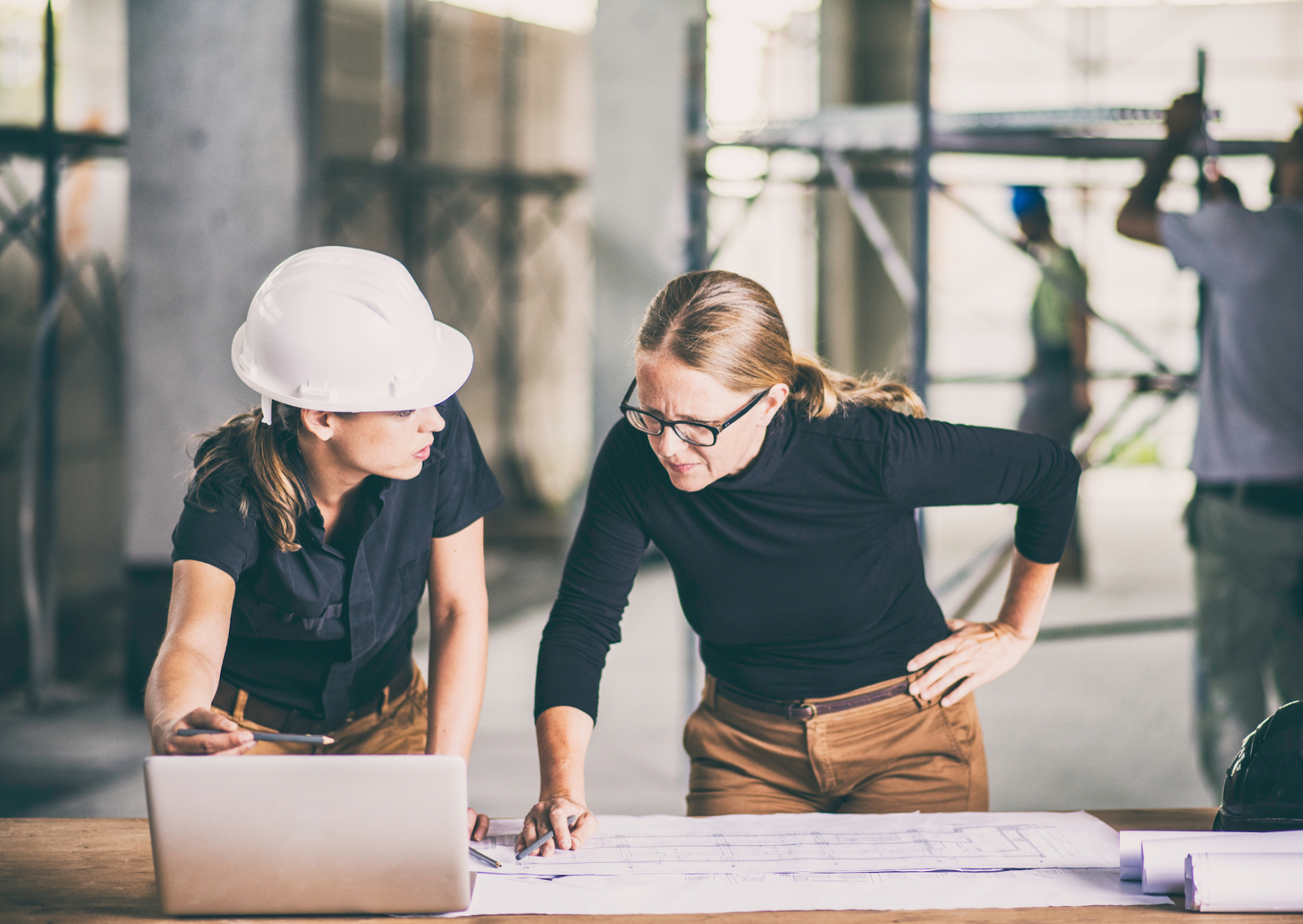 What’s the Difference Between Engineer and Architect in Construction?